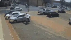 Ladrão arrependido criminoso devolve mochila com material escolar minutos após furto de carro em MG