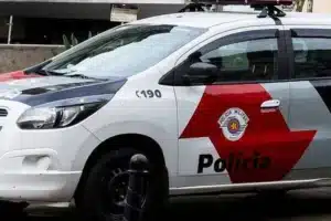 PMs são presos após roubar motorista de Porsche em São Paulo