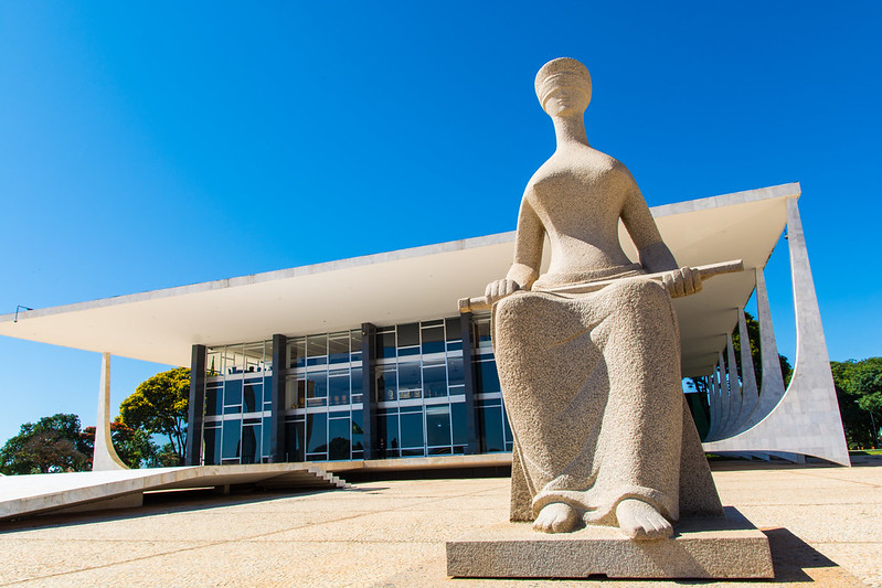 STF Poder sem Limites ou Autoridade Controlada pela Lei