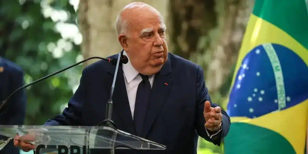 Luto na diplomacia: Morre o embaixador Marcos Azambuja aos 90 anos