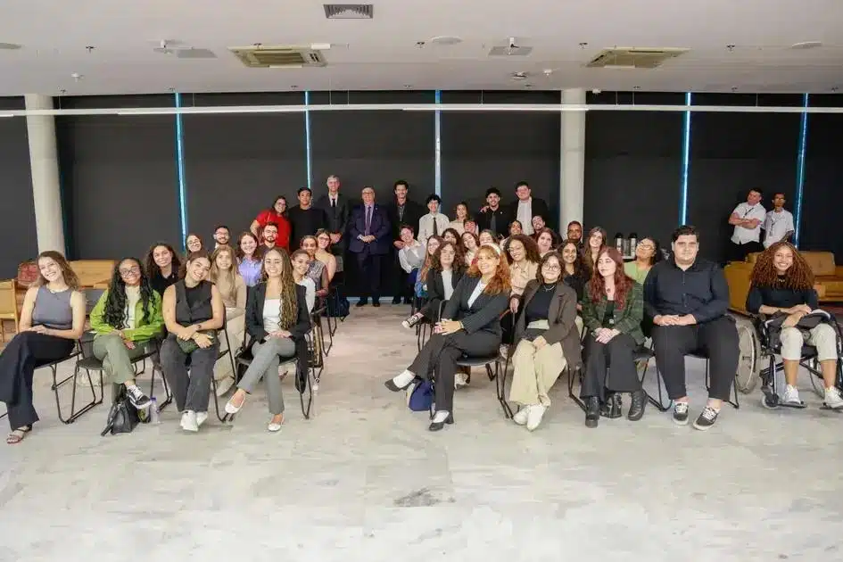 Ministro Flávio Dino é recebido por estudantes da Unicamp no STF
