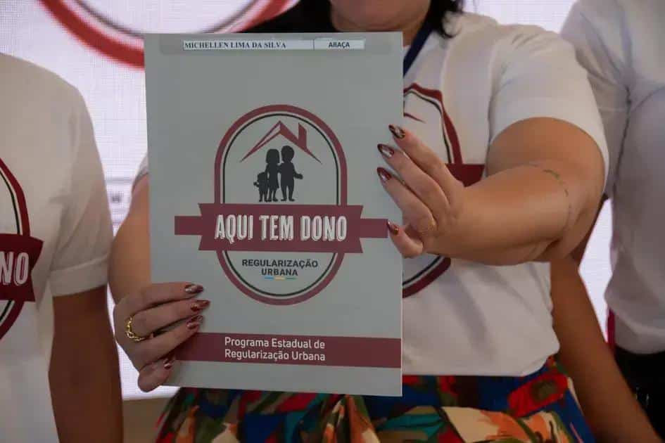 500 famílias recebem títulos definitivos de moradia em Roraima