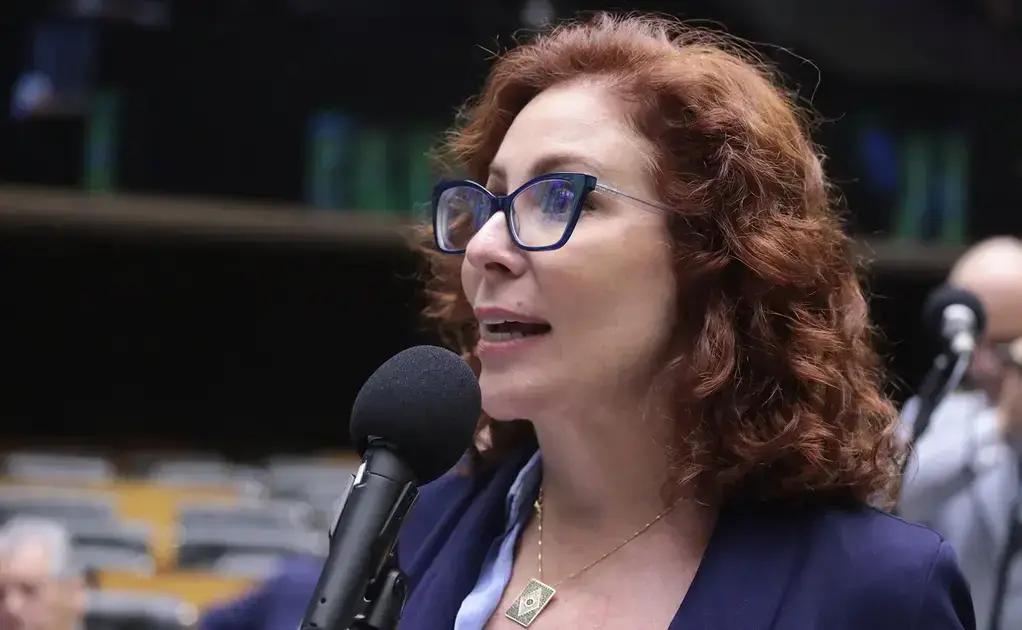 Alexandre de Moraes decreta prisão de Carla Zambelli por invasão ao CNJ