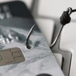 Aposentada e advogado condenados por tentativas de induzir erro ao juiz