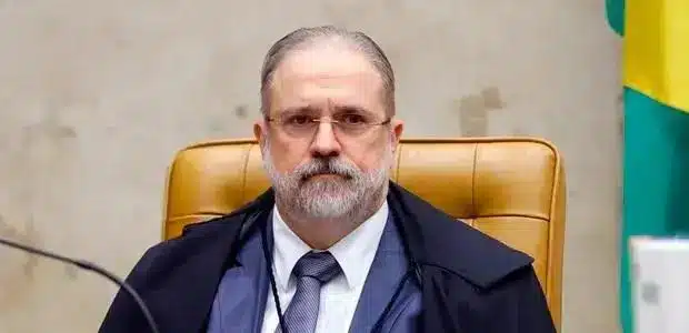 Delegado que pediu busca no celular de Aras é absolvido pela Justiça