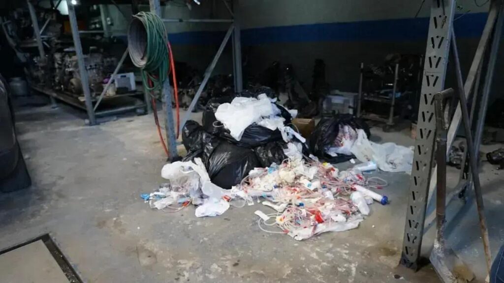 Força-tarefa do Detran RJ fecha ferro-velho irregular em Nova Iguaçu