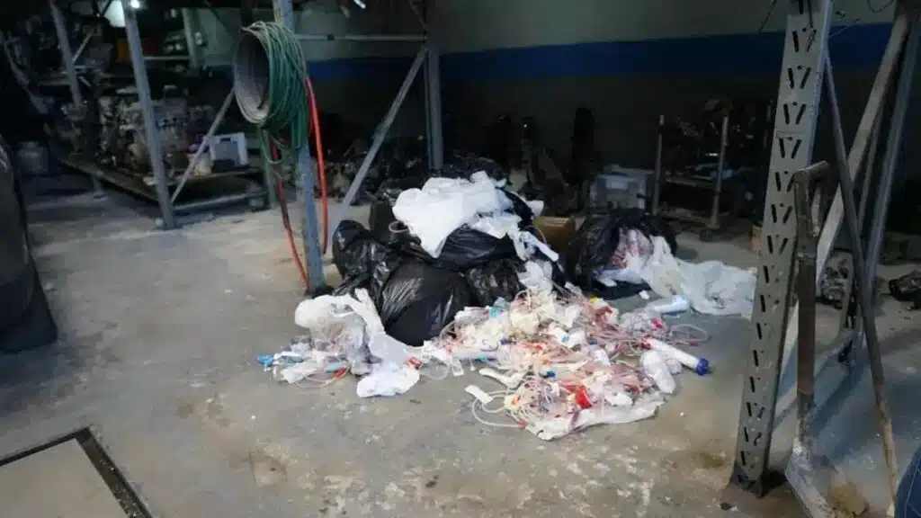 Força-tarefa do Detran RJ fecha ferro-velho irregular em Nova Iguaçu