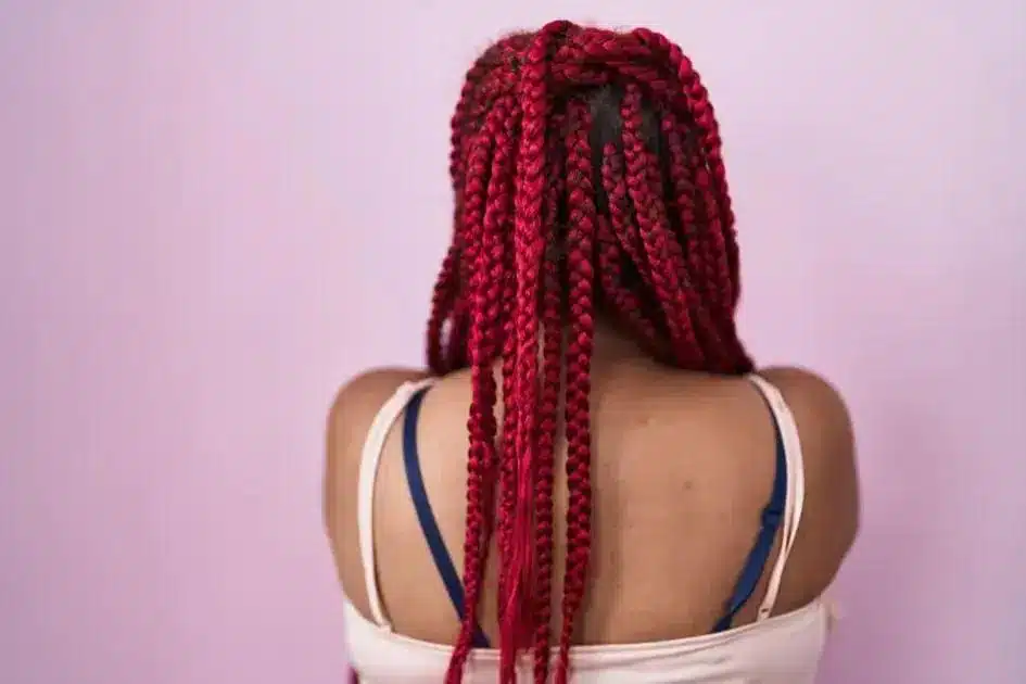 Juíza autoriza entrada de mulher com tranças em presídio