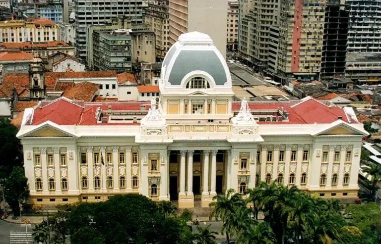 Magistrados e a Suspeição: Cancelamento de Voto no Julgamento