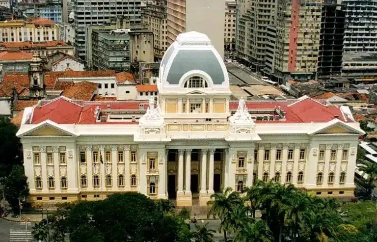 Magistrados e a Suspeição: Cancelamento de Voto no Julgamento