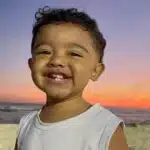 Pais de Miguel clamam por justiça após morte por pneumonia em hospital