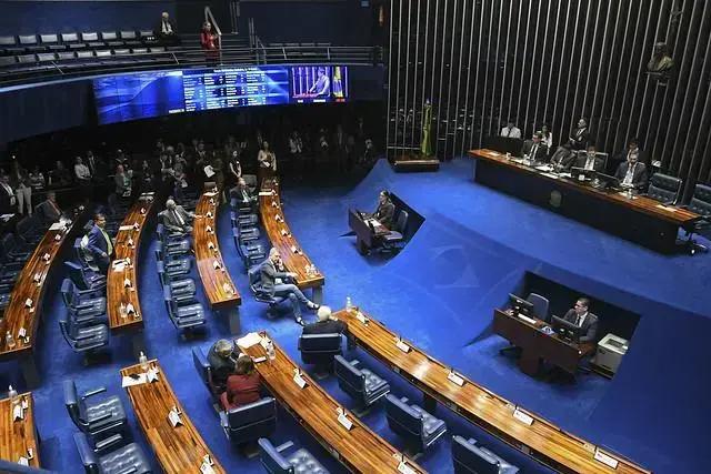 Senado aprova 18 novas vagas na Câmara dos Deputados