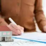 Servidora condenada por favorecer marido com isenção indevida de IPTU