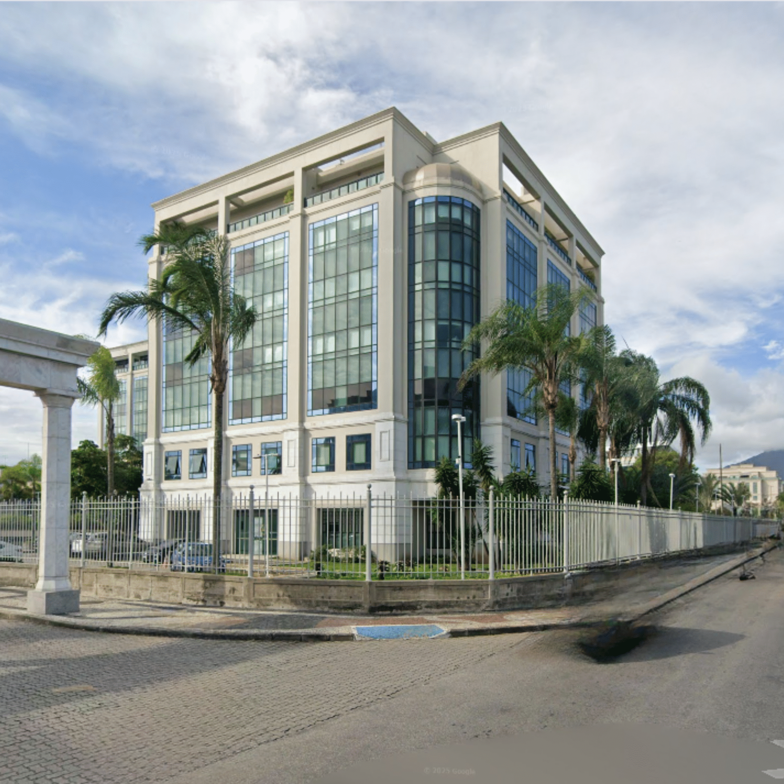 Inicio 9 Av. das Américas, 4200, Bl 01, Sl 305 - Centro Empresarial Barra Shopping