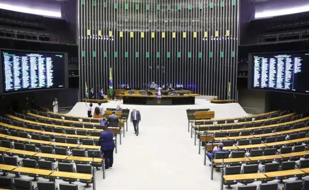 Câmara aprova reforço na proteção de mulheres agredidas por agressores