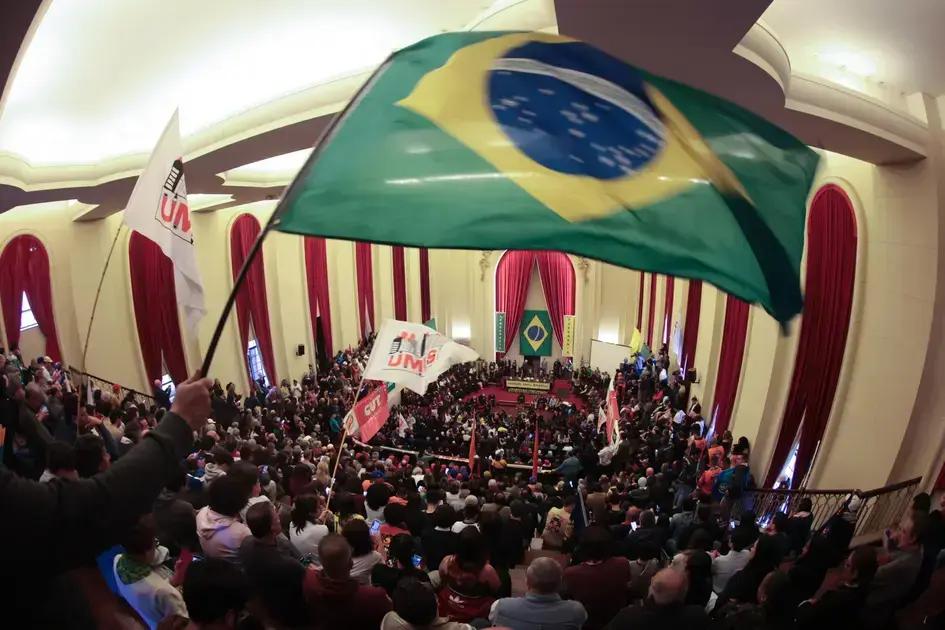 Celso de Mello destaca soberania em ato contra tarifas dos EUA