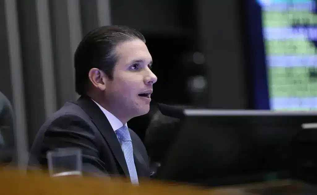 Hugo Motta enfatiza reforma administrativa com foco em tecnologia