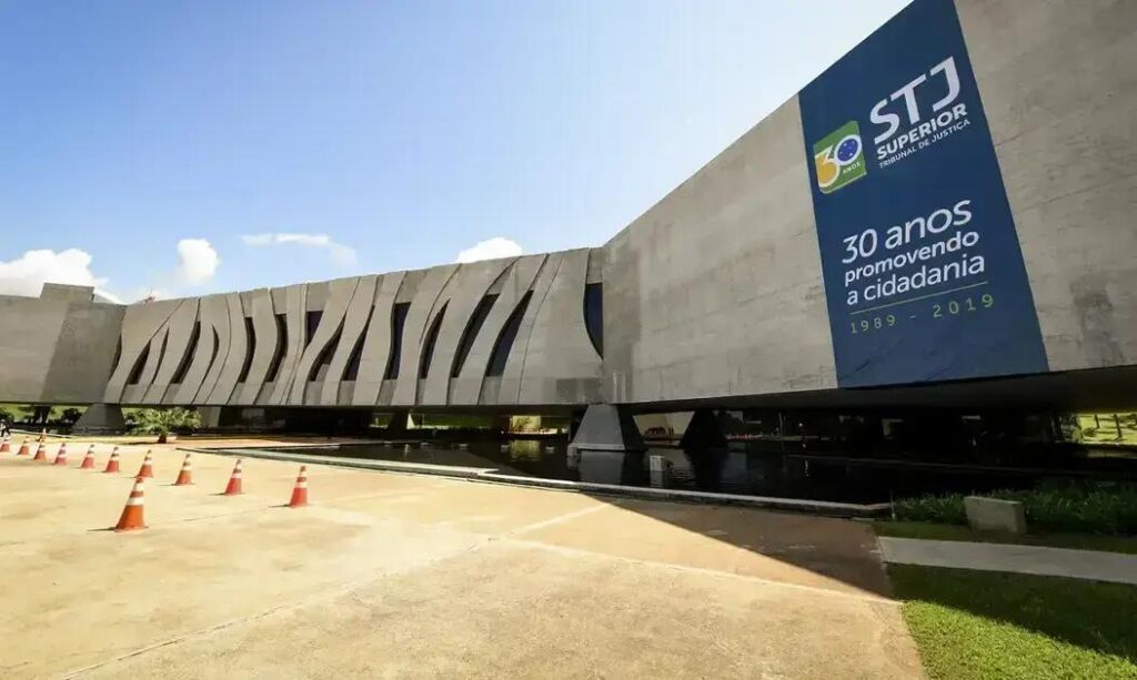 Indenização por rompimento de contrato pode beneficiar empresas prestadoras de serviços