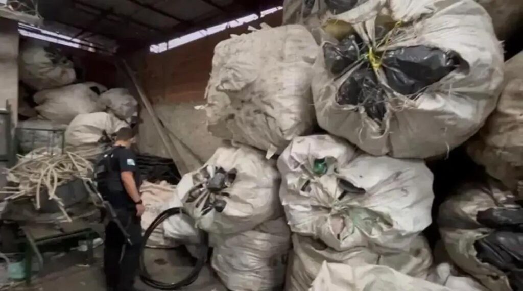 Operação no Complexo da Pedreira desarticula ferro-velho clandestino