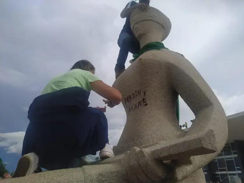 STF autoriza assistência religiosa para cabeleireira condenada