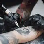 Tatuador condenado a indenizar por plágio de arte