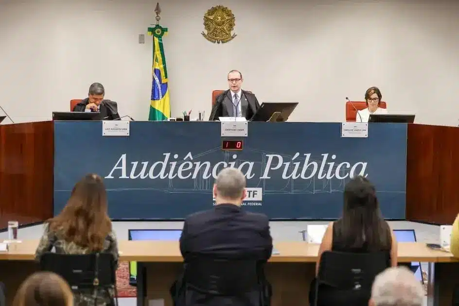 Ministro Zanin promove audiência sobre publicidade de comida e remédios