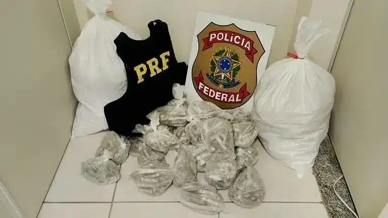 Polícia Federal e PRF prendem homem com 40 kg de drogas em Casimiro de Abreu