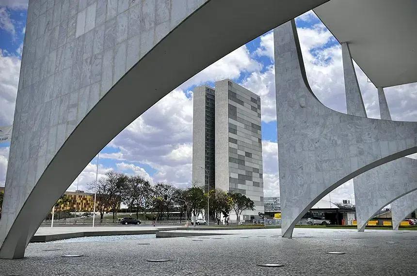 Proposta orçamentária de 2026 é discutida na Comissão Mista de Orçamento