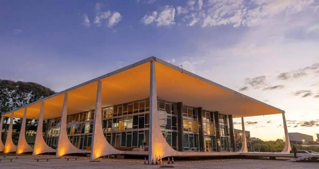 STF determina monitoramento policial do ex-presidente Jair Bolsonaro