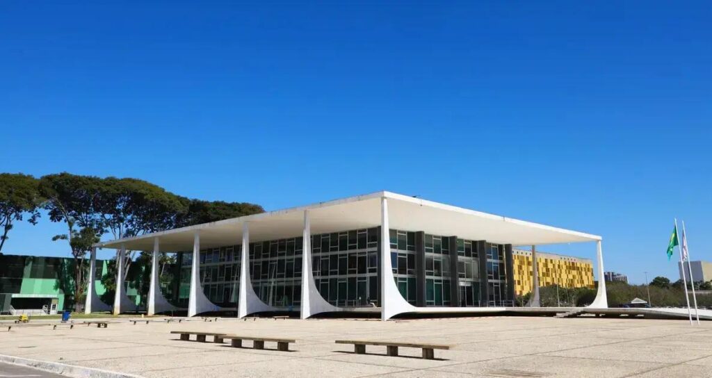 STF revoga medidas cautelares de Marcos do Val após solicitação de licença